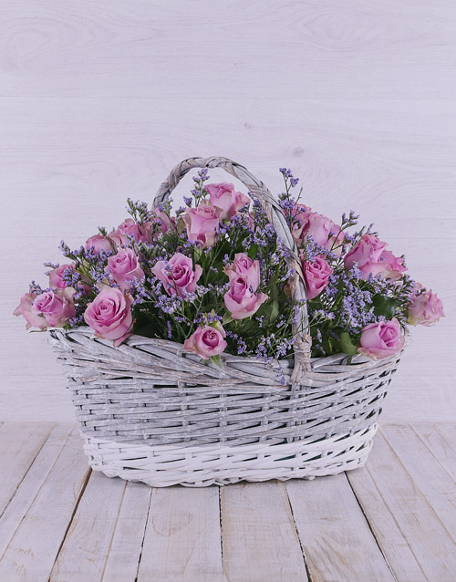 roses Dreamy Lilac Roses in Willow Basket