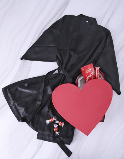 Trendy Black Heart Box